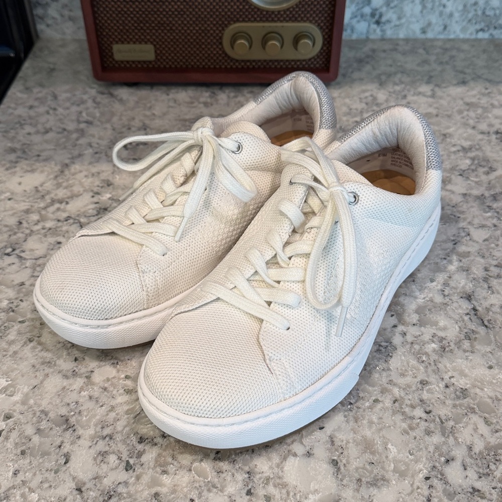 SOFFT® Walyn Sneakers, White canvas with silver back, size 8.5
